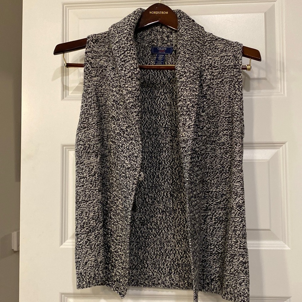 Chaps👚Sweater Vest -BLACK/WHITE print-Sleeveless👚 SIZE:P S /SMALL👚worn twice